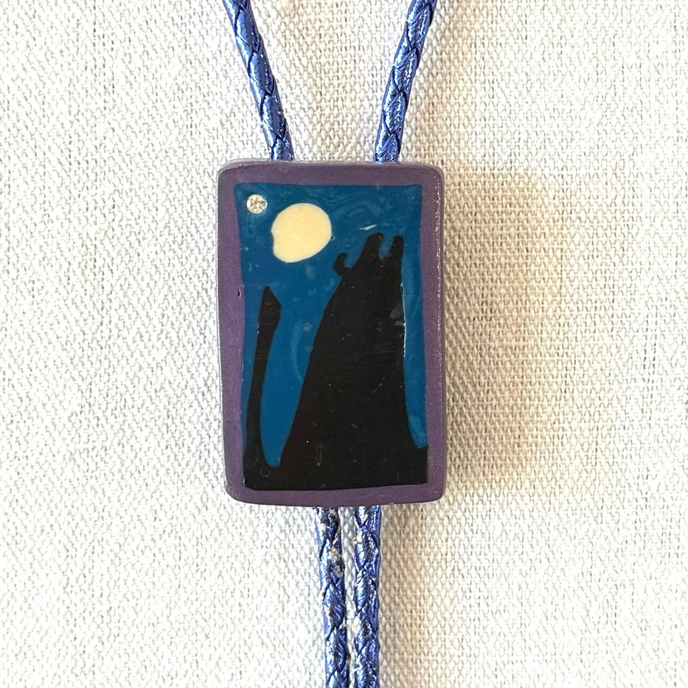 Vintage Artisan Wolf Clay Bolo Tie Necklace - Picture 2 of 11